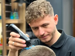 Pánský střih i s úpravou vousů nebo VIP balíček