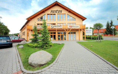 Pobyt u Prahy a zámku Konopiště: Hotel S-centrum Benešov *** s polopenzí, venkovním bazénem + privátní vířivka - Obrázek 4