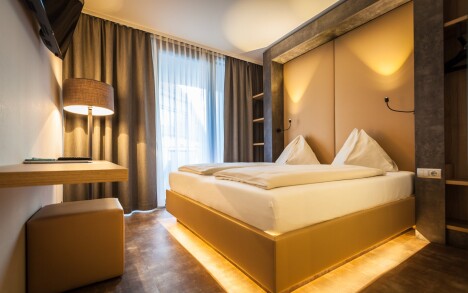 Alpská dovolená u jezera Wörthersee: Pobyt v Hotelu Rocket Rooms se snídaní, občerstvením a kartou plnou slev - Obrázek 3