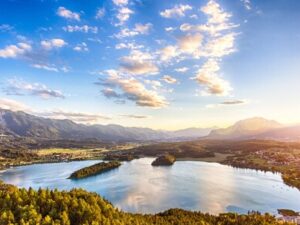 Alpská dovolená u jezera Wörthersee: Pobyt v Hotelu Rocket Rooms se snídaní, občerstvením a kartou plnou slev