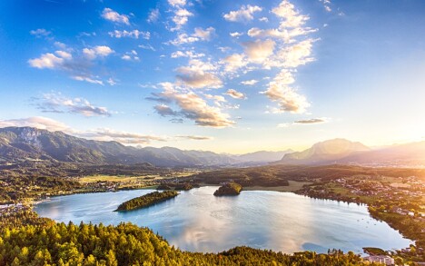 Alpská dovolená u jezera Wörthersee: Pobyt v Hotelu Rocket Rooms se snídaní, občerstvením a kartou plnou slev