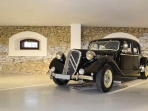 Vyjížďka veteránem spojená s piknikem na louce