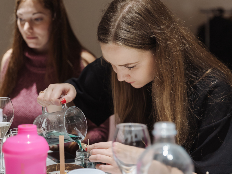 Kreativní kurz: Výroba přírodních svíček + gravírování skla - Obrázek 2