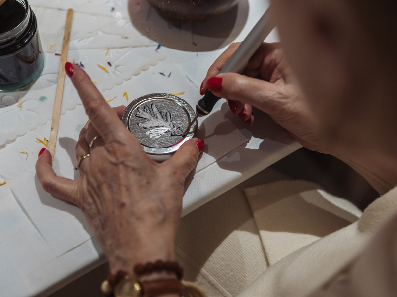 Kreativní kurz: Výroba přírodních svíček + gravírování skla - Obrázek 6