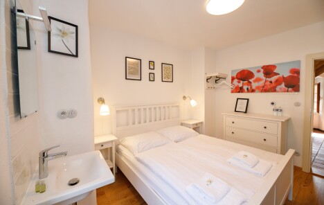 Jižní Čechy: Rožmberk nad Vltavou v Pensionu U Farní školy se snídaněmi, společnou kuchyní a láhví vína - Obrázek 6