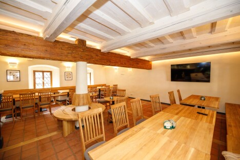 Jižní Čechy: Rožmberk nad Vltavou v Pensionu U Farní školy se snídaněmi, společnou kuchyní a láhví vína - Obrázek 8