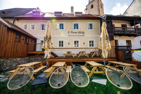 Jižní Čechy: Rožmberk nad Vltavou v Pensionu U Farní školy se snídaněmi, společnou kuchyní a láhví vína - Obrázek 4