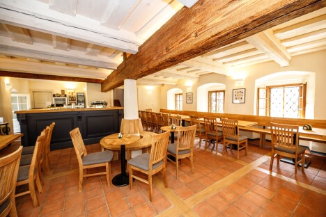 Jižní Čechy: Rožmberk nad Vltavou v Pensionu U Farní školy se snídaněmi, společnou kuchyní a láhví vína - Obrázek 2