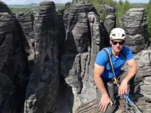 Celodenní lezecký kurz ve skalách až pro 3 osoby