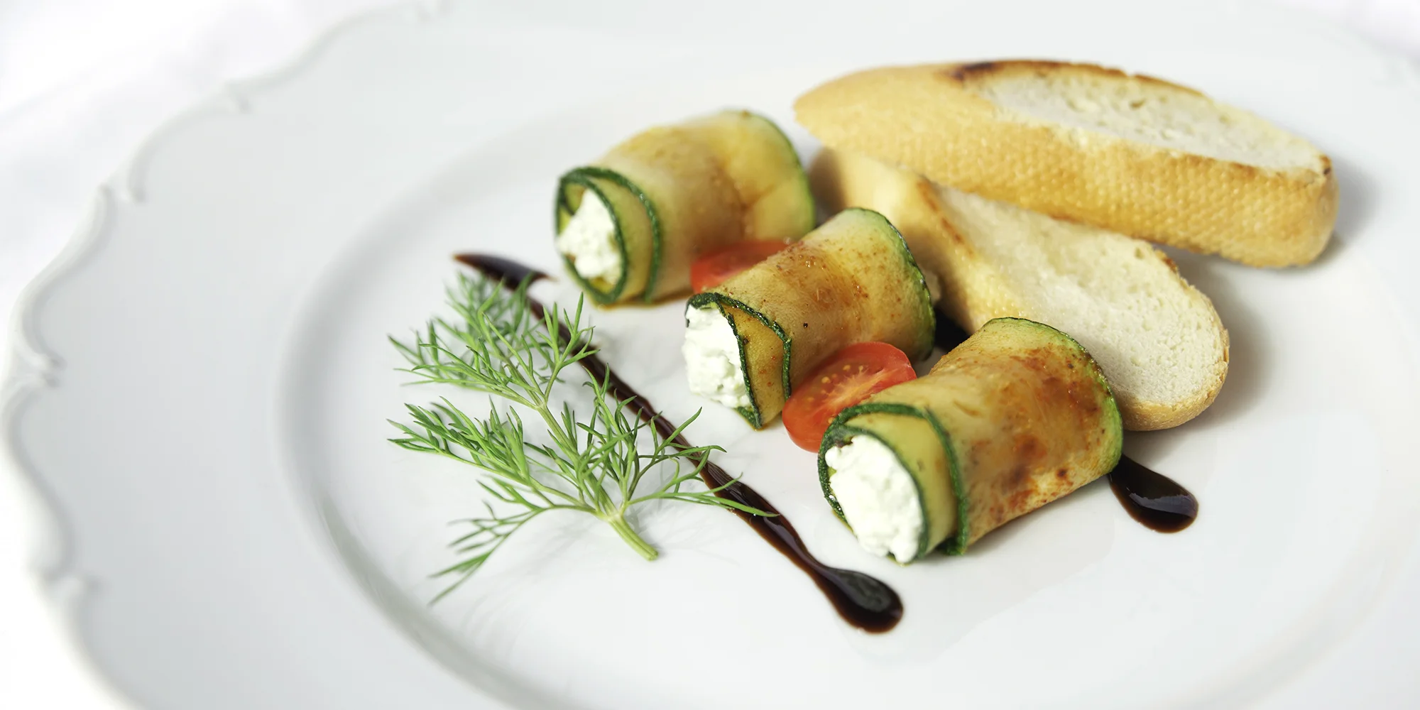 Romantika pro dva: čtyři chody, sekt a výzdoba - Obrázek 5