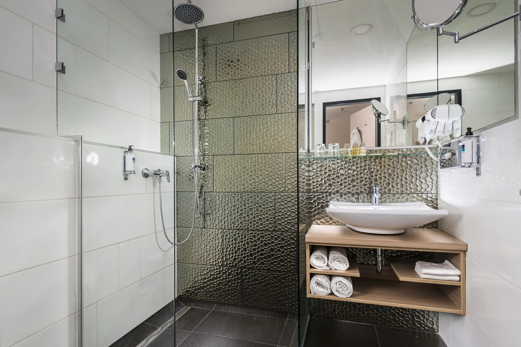 4* hotel v Budapešti: snídaně s šumivým vínem i wellness - Obrázek 10