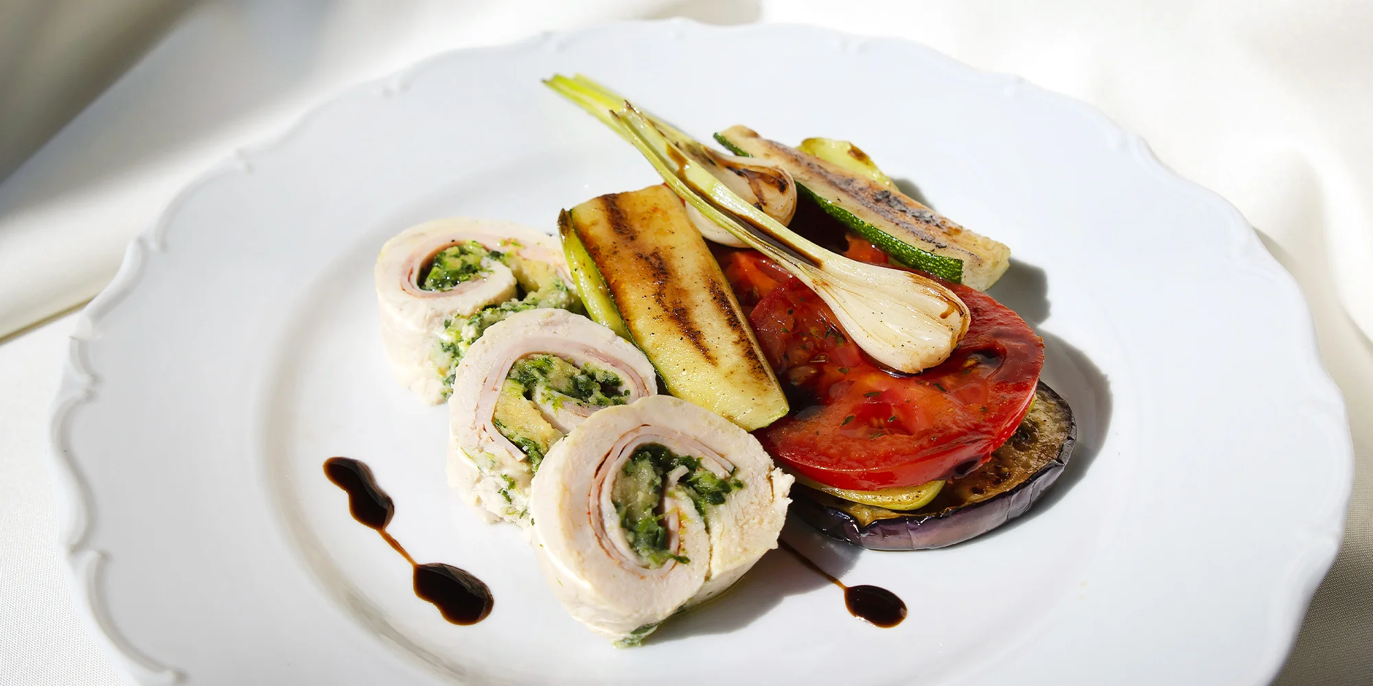 Romantika pro dva: čtyři chody, sekt a výzdoba