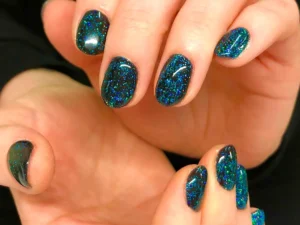 Manikúra vč. zpevnění nebo prodloužení nehtů a lakování veganským gel lakem