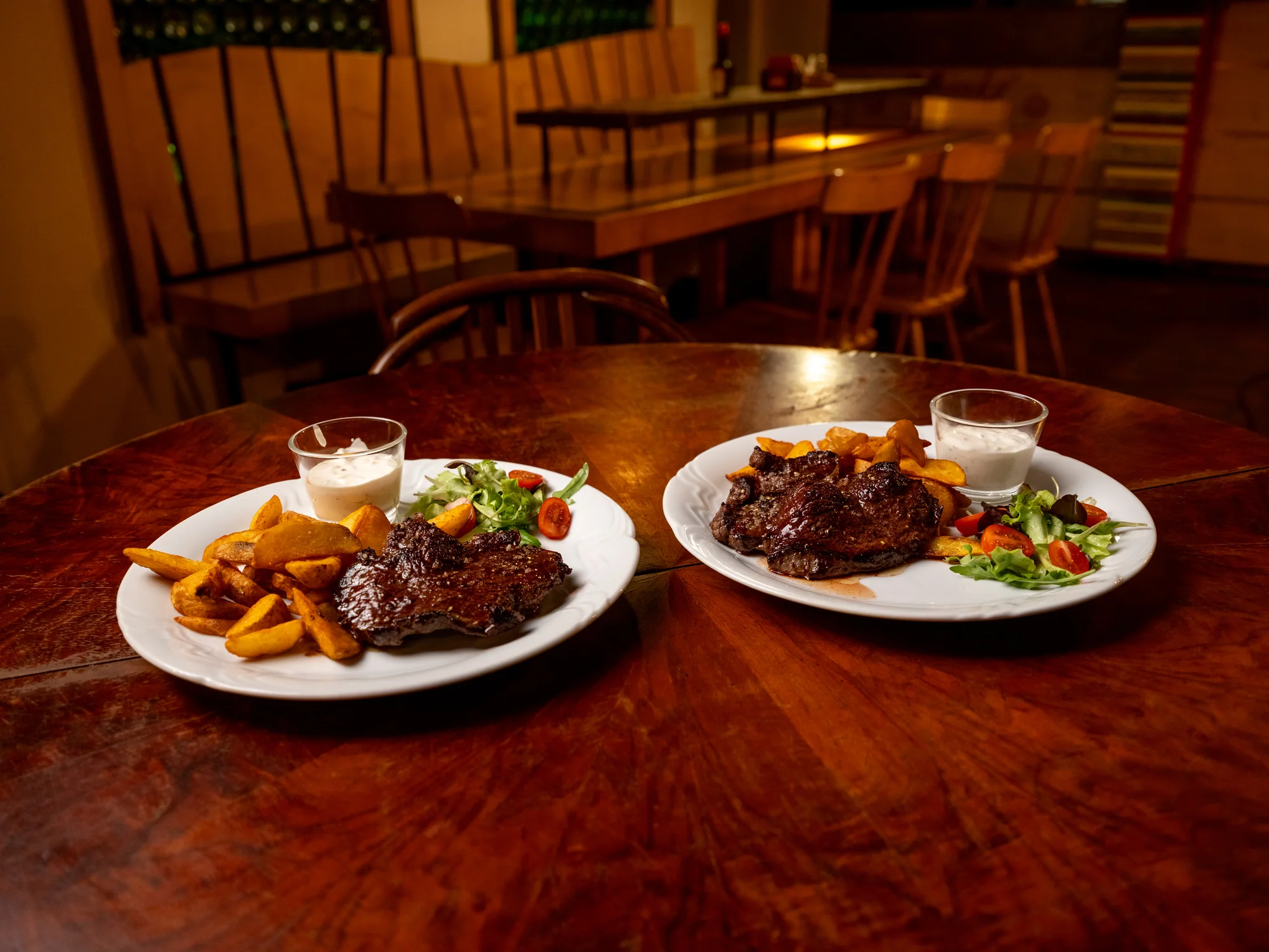 1 či 2 vyzrálé rumpsteaky s dipem a přílohou - Obrázek 7