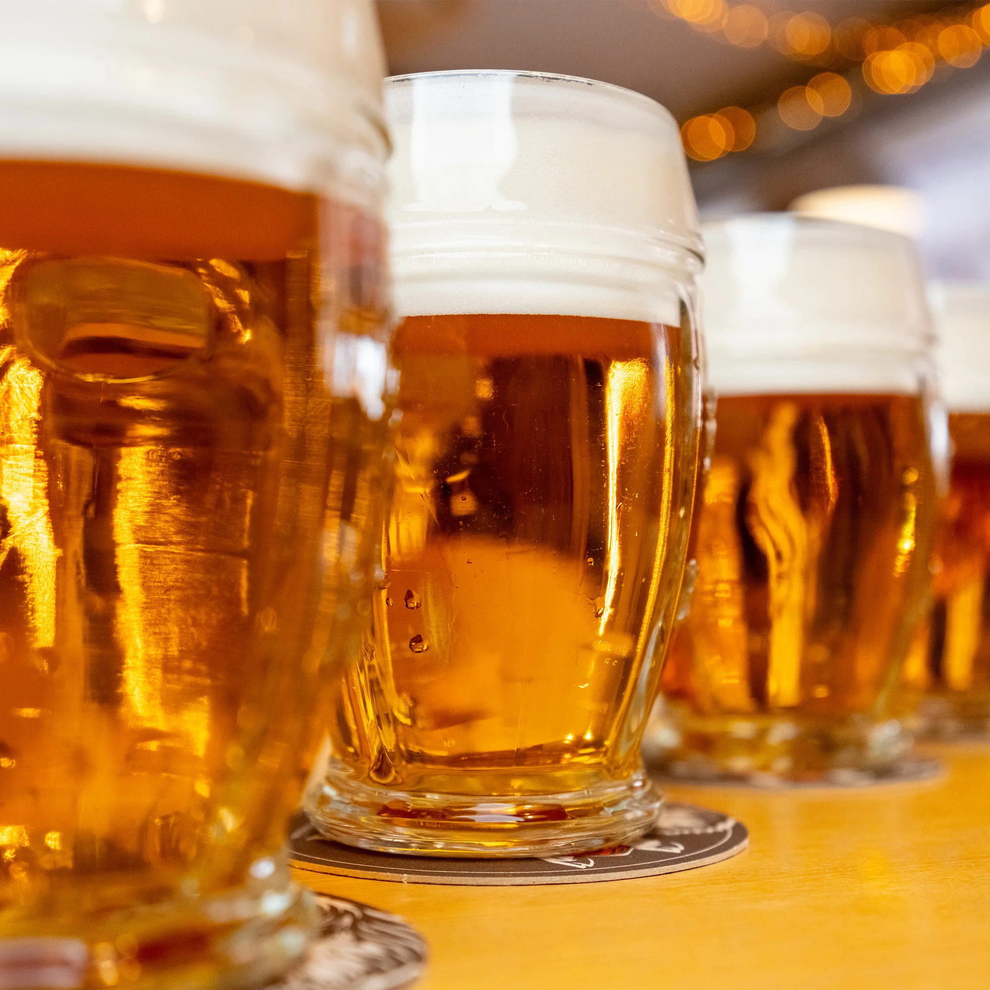 Metr piv: 10 půllitrů světlého ležáku Kozel 11° - Obrázek 2