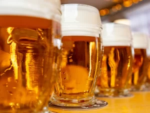 Metr piv: 10 půllitrů světlého ležáku Kozel 11°