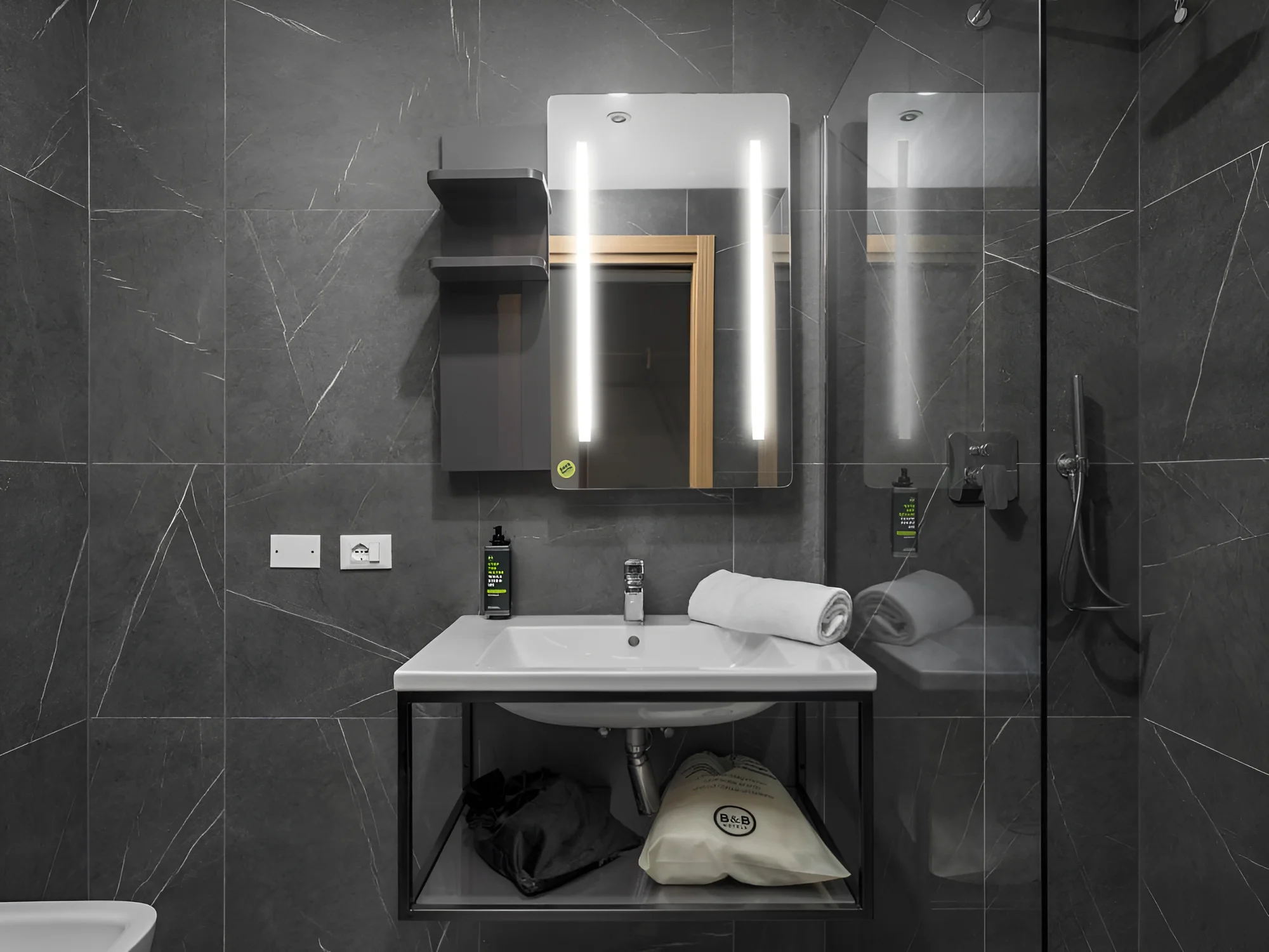 Dovolená v moderním hotelu v Benátkách se snídaní - Obrázek 9