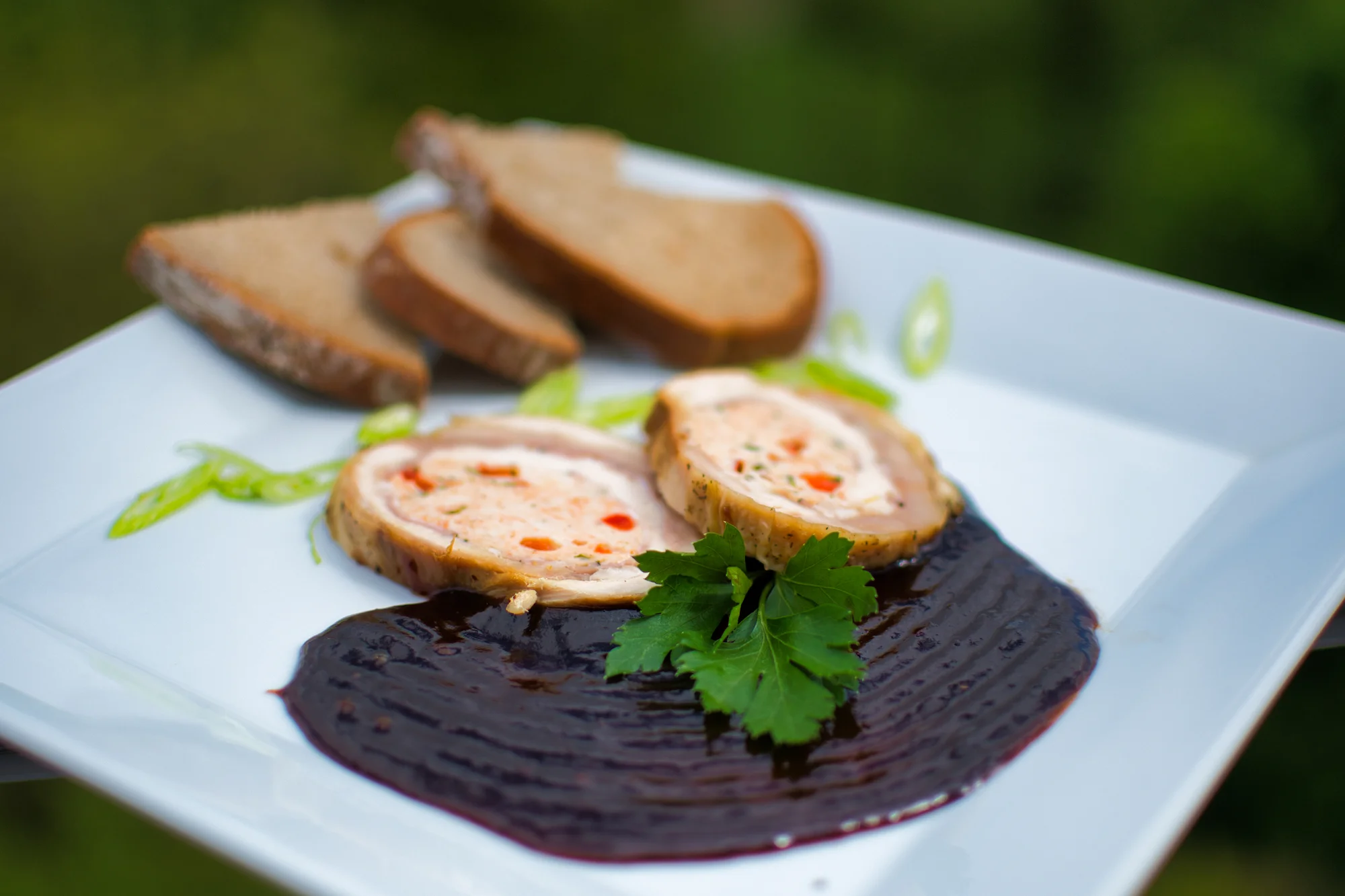 Tříchodové menu se steakem či salátem a lahví vína - Obrázek 11