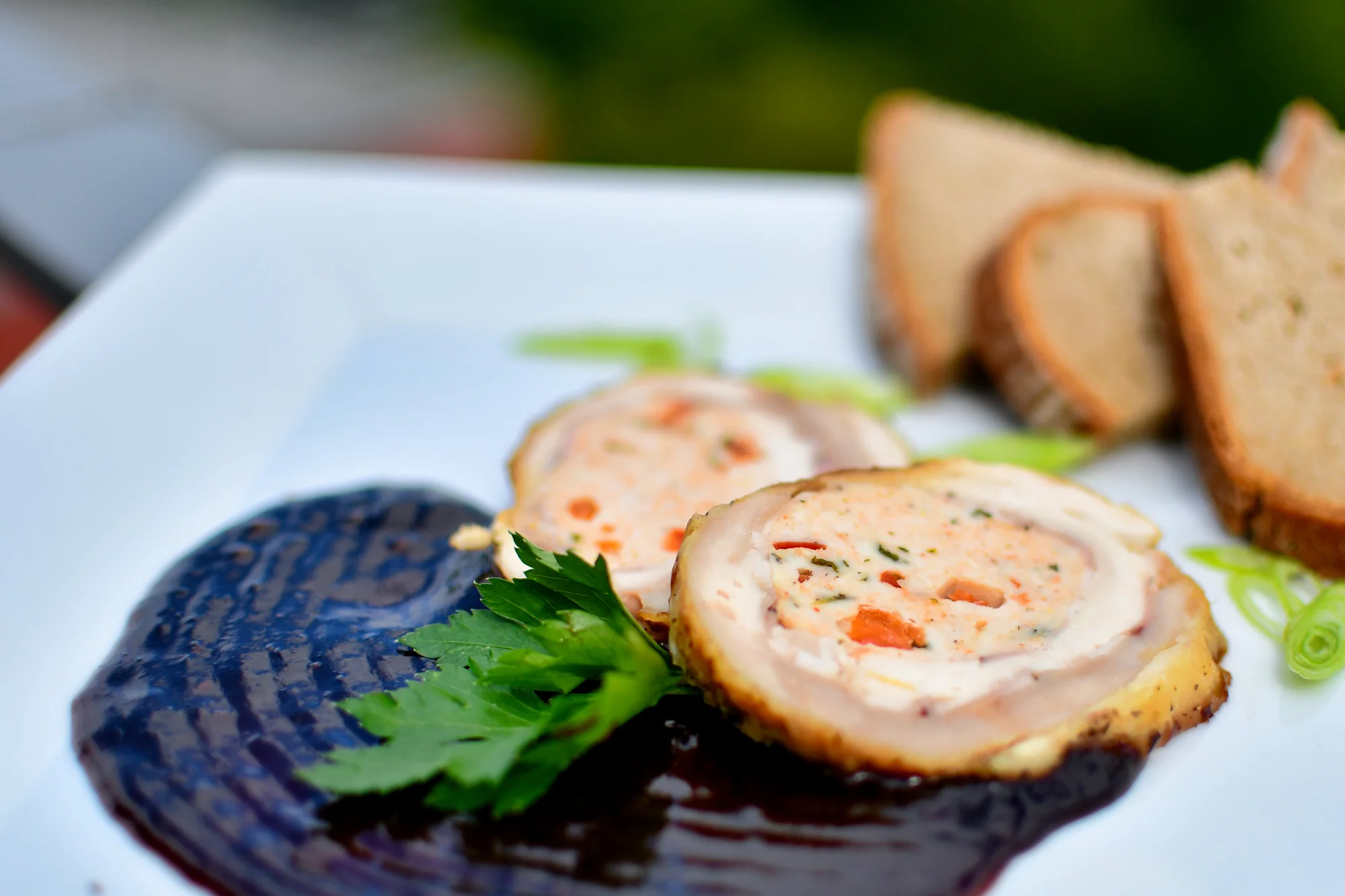 Tříchodové menu se steakem či salátem a lahví vína - Obrázek 8