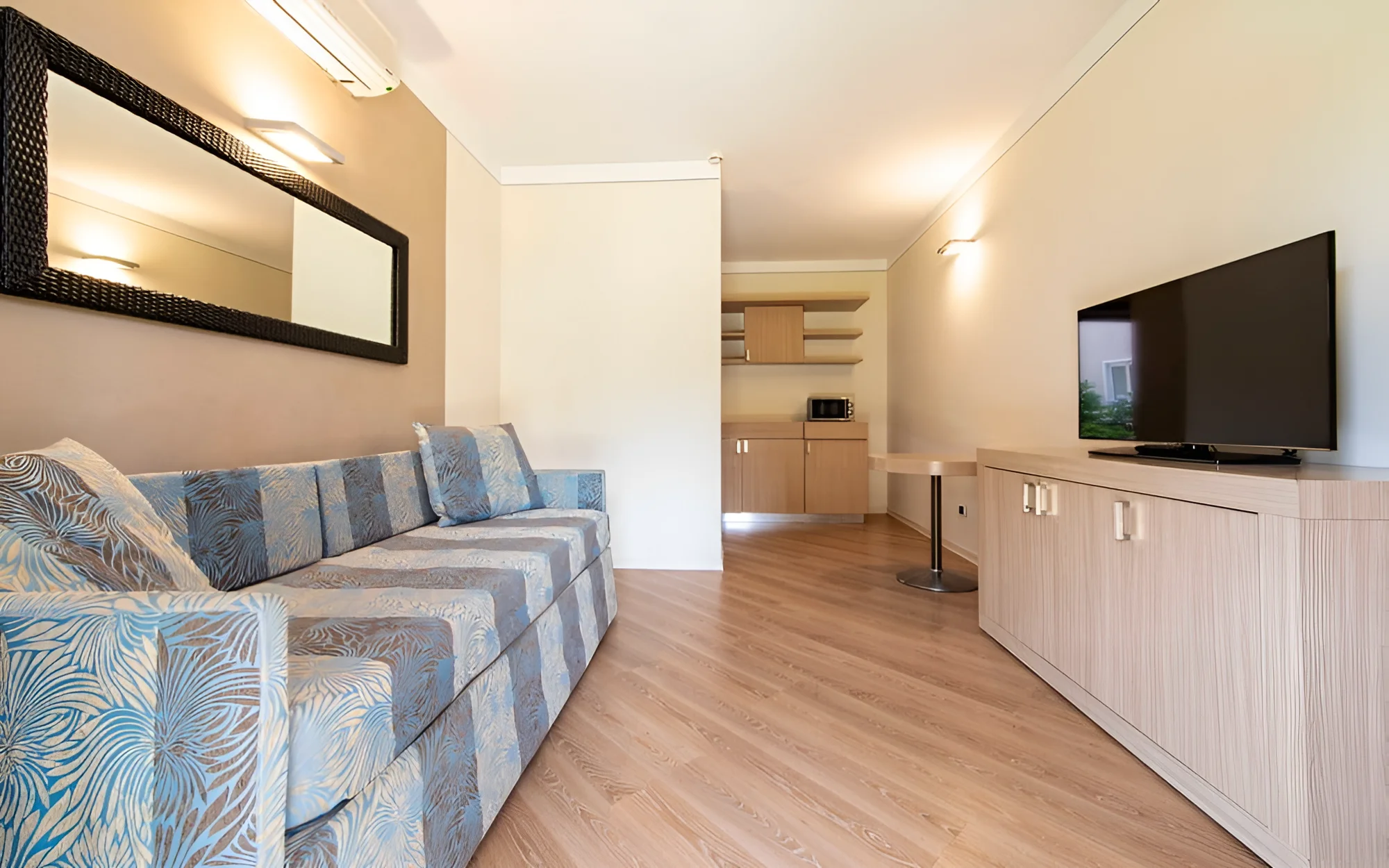 Hotel s výhledem na Lago di Garda: snídaně i bazén - Obrázek 8