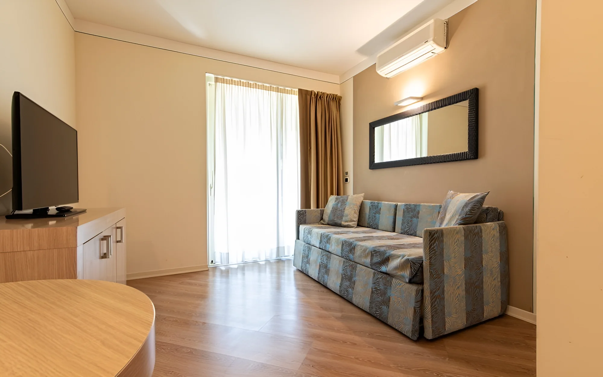 Hotel s výhledem na Lago di Garda: snídaně i bazén - Obrázek 9