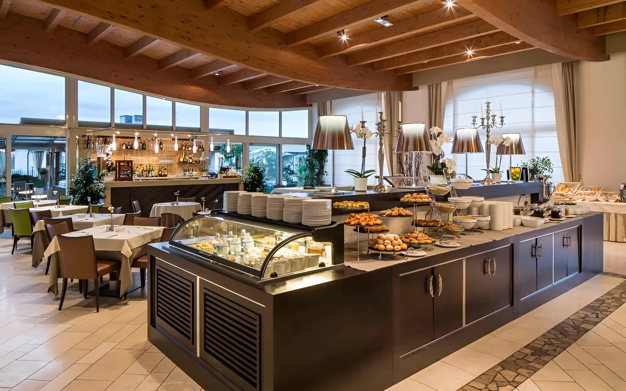 Hotel s výhledem na Lago di Garda: snídaně i bazén - Obrázek 10