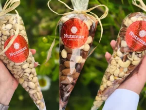 Dárkové kornouty: slané oříšky i v čokoládě a kokosu