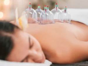 Baňkování a uvolňující masáž: záda, šíje i celé tělo