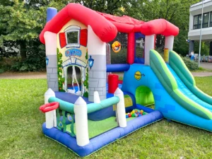 Zapůjčení skákacího hradu: klasický, vodní i rytířský