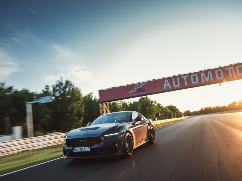 Jízda ve Ford Mustang Dark Horse 5.0 V8 na závodním okruhu, Most - Obrázek 2