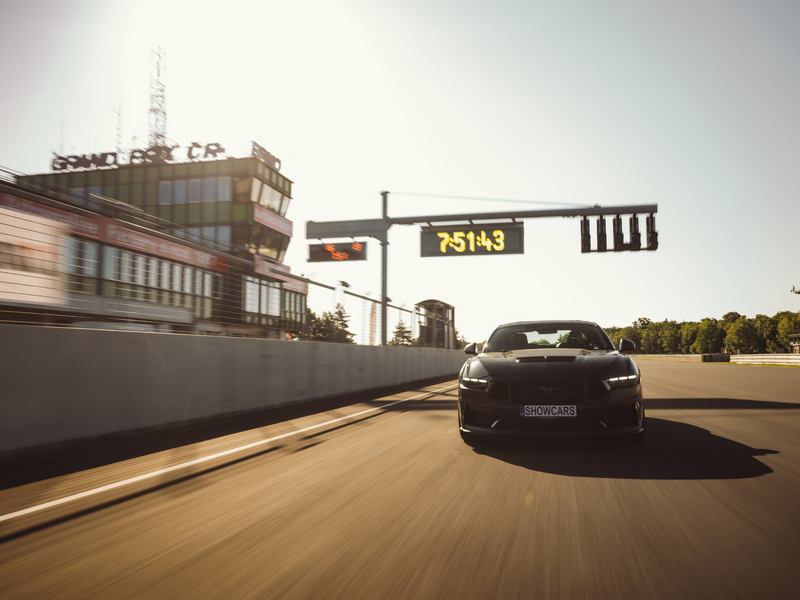 Jízda ve Ford Mustang Dark Horse 5.0 V8 na závodním okruhu, Most - Obrázek 3
