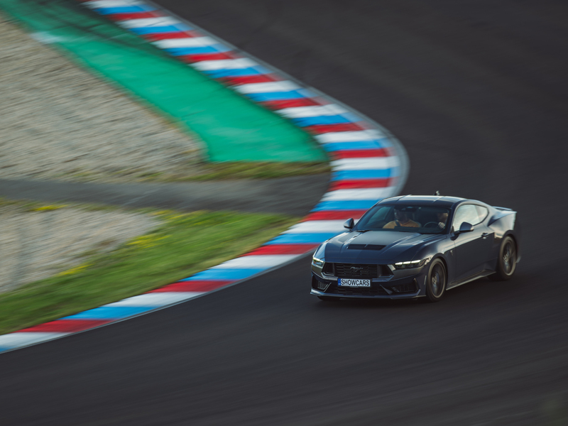 Jízda ve Ford Mustang Dark Horse 5.0 V8 na závodním okruhu, Most - Obrázek 4