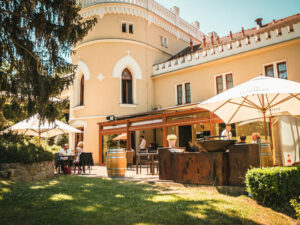 Noc na zámku Chateau St. Havel + 4chodové menu pro 2