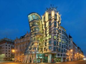 Rodinný pobyt v Tančícím domě s výletem do Zoo Praha