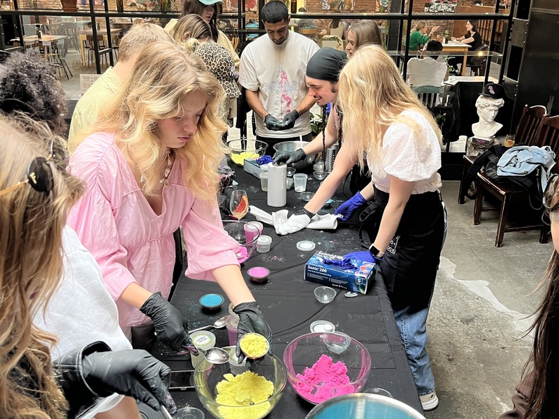 Kreativní workshop: Výroba koupelových bomb + abstraktní malování - Obrázek 3