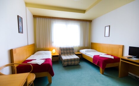 Praha u přírodního parku v Hotelu Smaragd *** se snídaní nebo polopenzí a dětským hřištěm + mazlíček zdarma - Obrázek 2