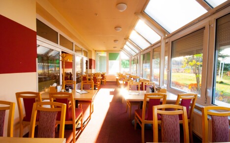 Praha u přírodního parku v Hotelu Smaragd *** se snídaní nebo polopenzí a dětským hřištěm + mazlíček zdarma - Obrázek 3