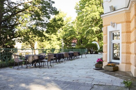 Mariánské Lázně nedaleko centra v historickém B&B Villa Hotelu *** se snídaněmi + zkrášlovací služby v salonu - Obrázek 4