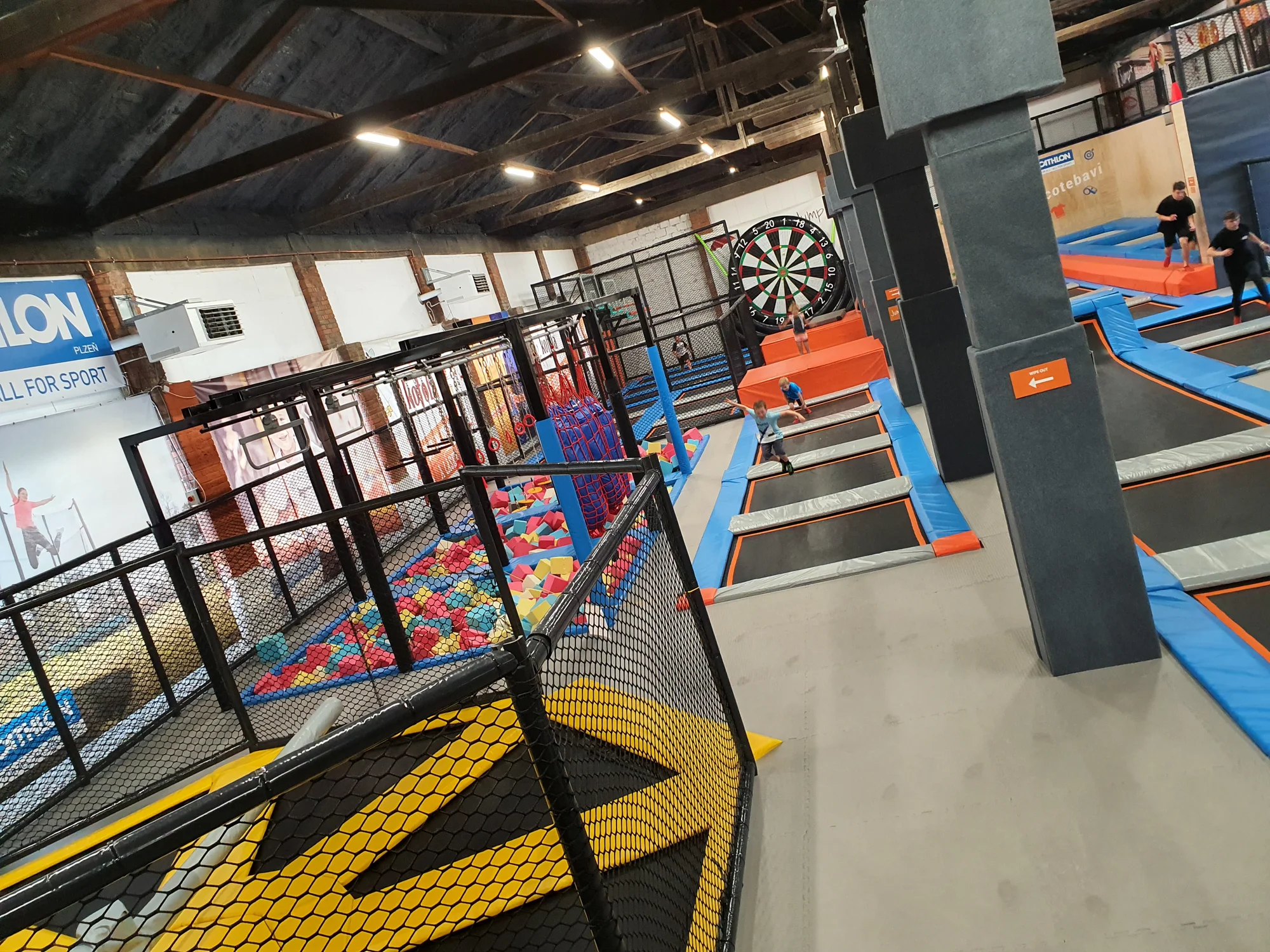 75 min. trampolín a dalších atrakcí ve všední dny - Obrázek 9