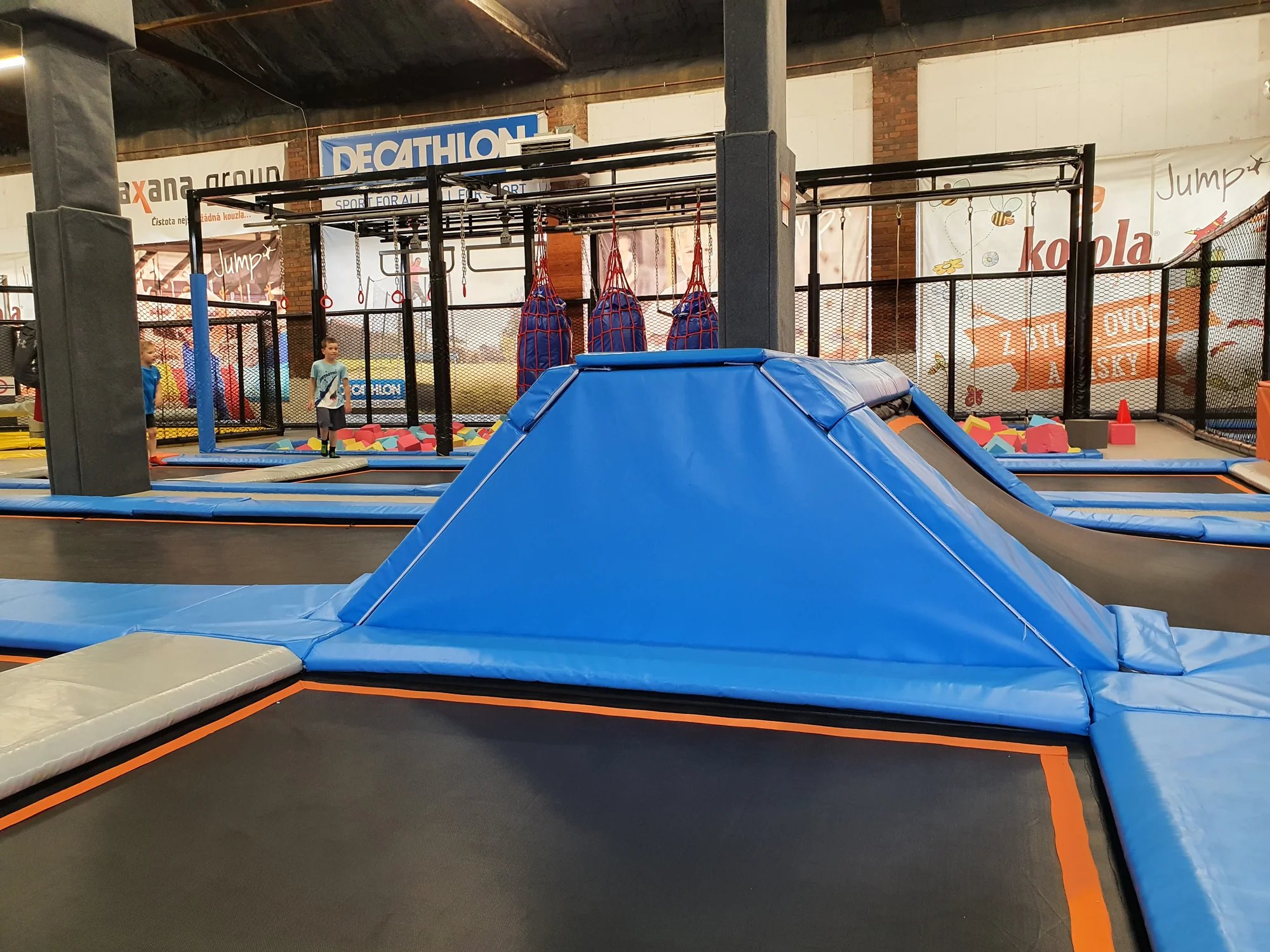 75 min. trampolín a dalších atrakcí ve všední dny - Obrázek 11