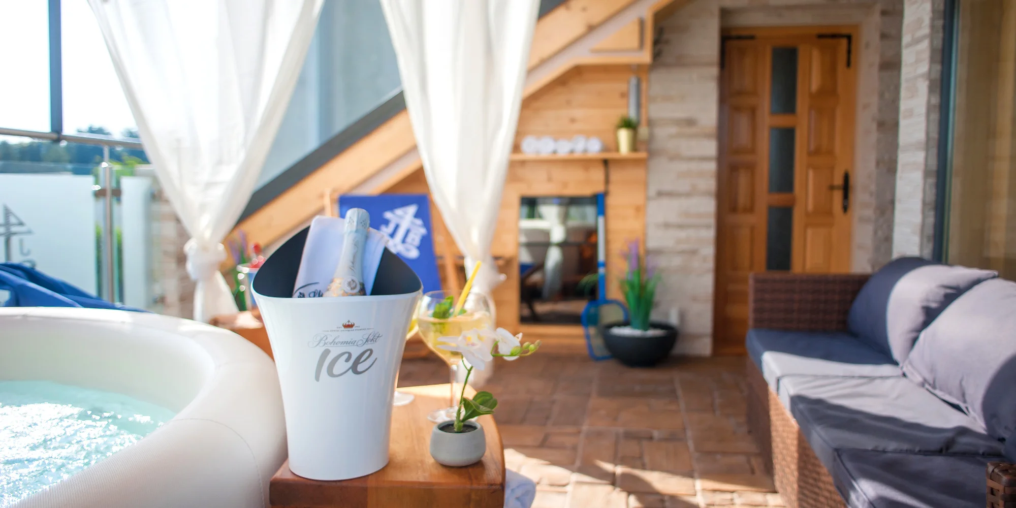 Privátní wellness na střeše hotelu pro 2 osoby - Obrázek 3