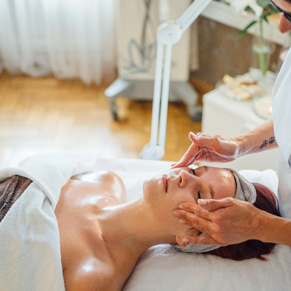 Luxusní kosmetické balíčky: ošetření obličeje a dekoltu - Obrázek 2