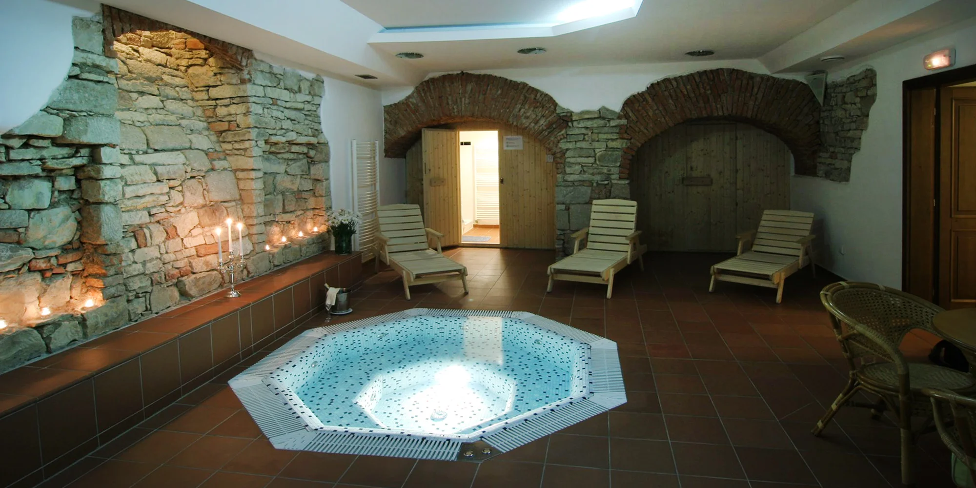 Koupel, wellness i čtyřchodová večeře pro 2 osoby - Obrázek 5