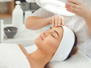 Kosmetické ošetření: tónování, lifting i mikrojehličky