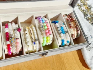 Workshop výroby pěti boho náramků: pro 1 i 2, 2 hod.