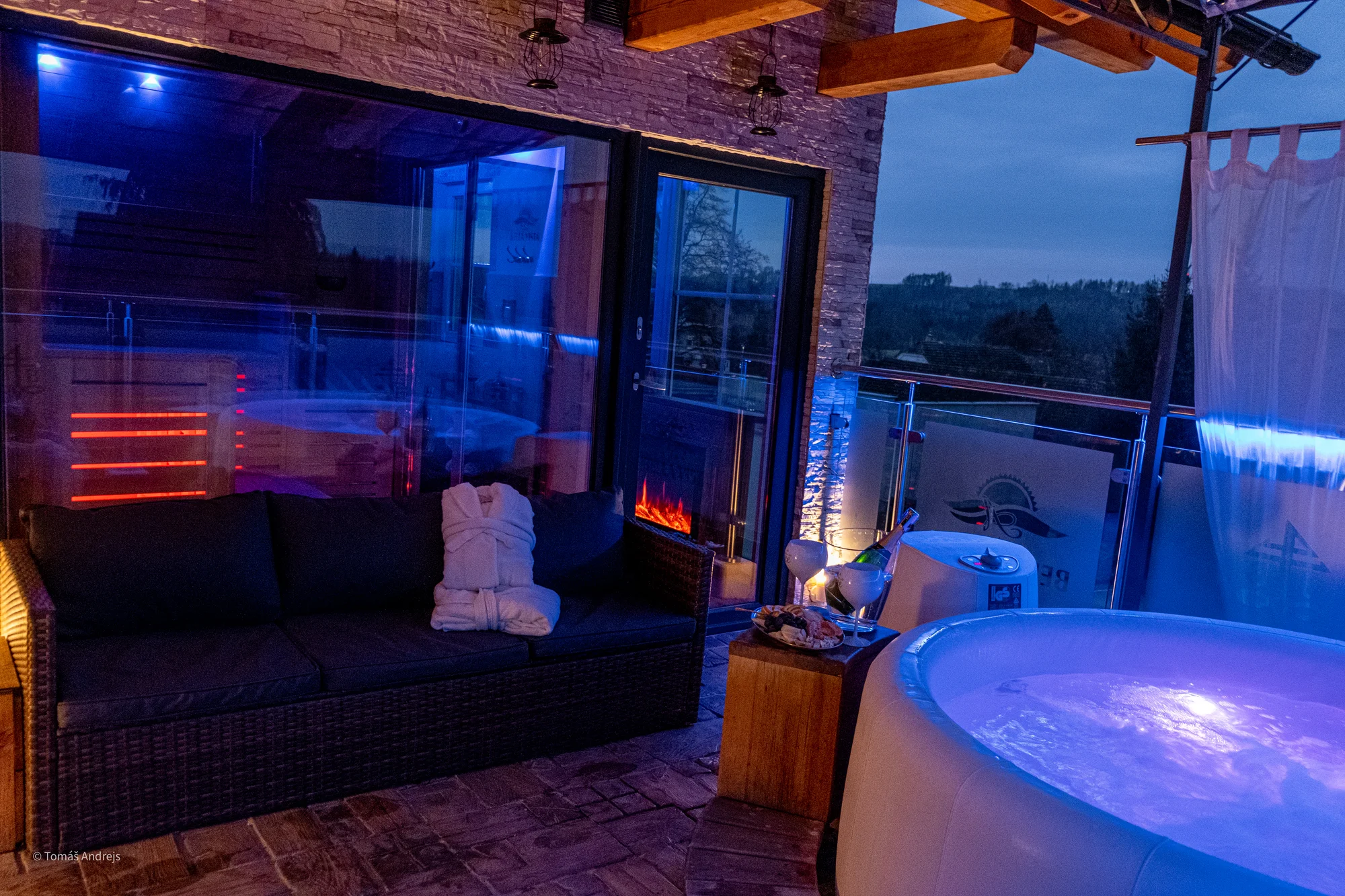 Privátní wellness na střeše hotelu pro 2 osoby - Obrázek 11