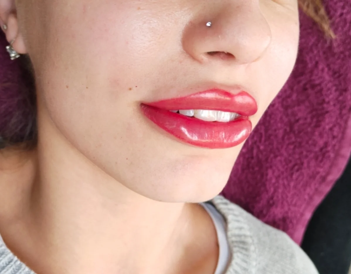 Permanentní make-up: pudrové obočí i akvarelové rty - Obrázek 6