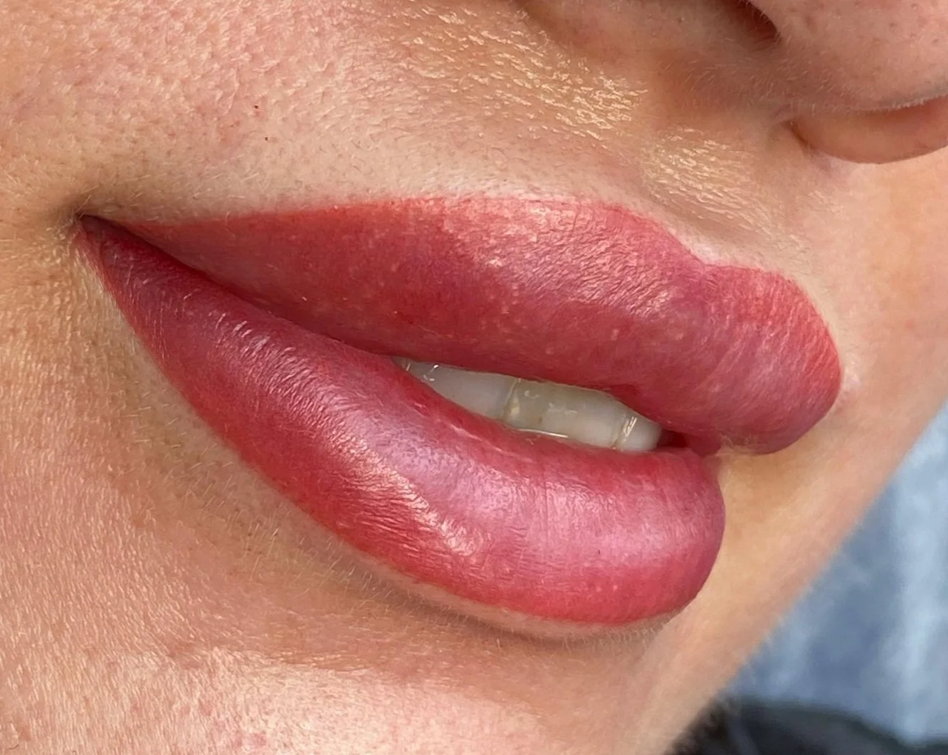 Permanentní make-up: pudrové obočí i akvarelové rty - Obrázek 7