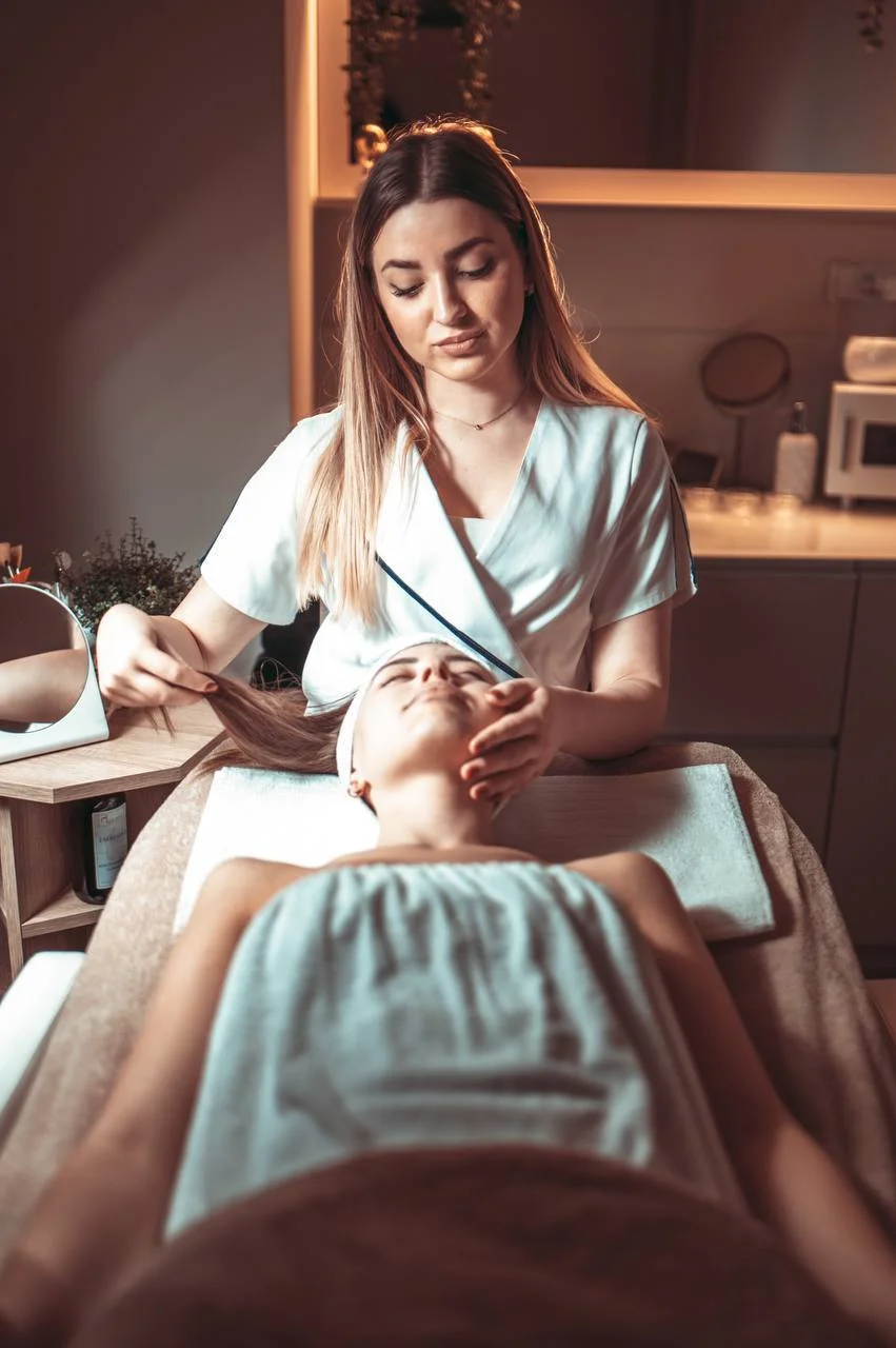 Základní kosmetické ošetření i relaxační hřejivá péče - Obrázek 11