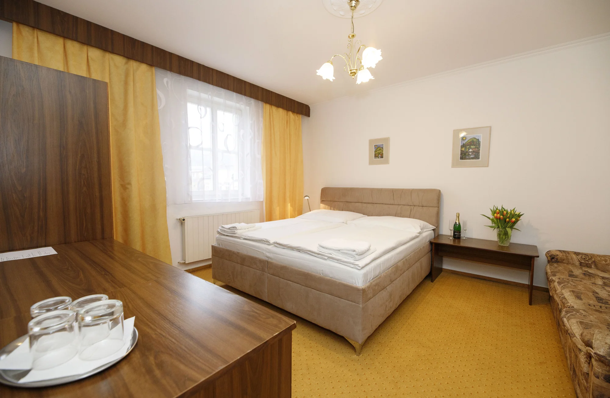 Pobyt v centru Luhačovic: strava, procedury i láhev vína - Obrázek 6